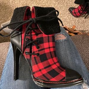 GX Gwen Stefani plaid platform heels 7 1/2